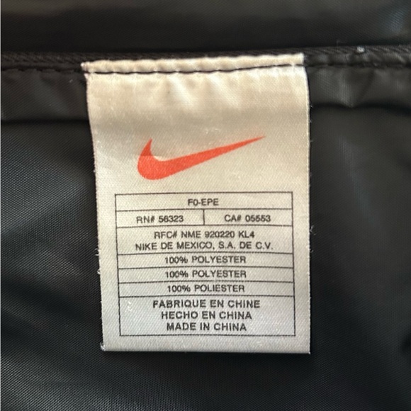 Nike | Unisex black crossbody bag, front snap flap, adjustable strap, pocket, OS - Picture 9 of 13